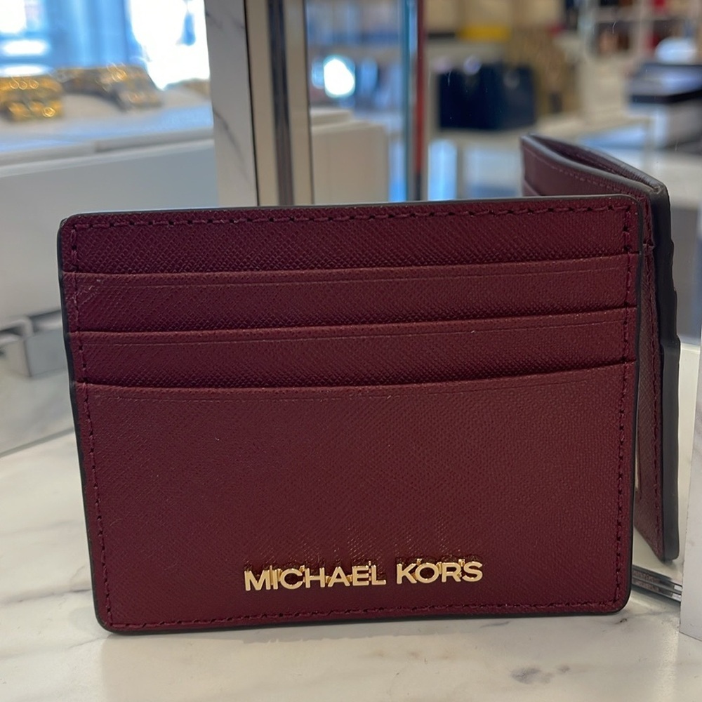 MICHAEL KORS
Large Leather Card Holder Case
Dark Cherry
NWT